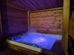 Studio mezzanine, jardin et jacuzzi